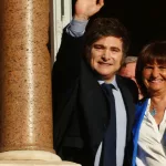 Javier Milei, EN VIVO: el Presidente, Patricia Bullrich y Luis Caputo irán a un acto en Córdoba, primera parada del tramo final de la campaña