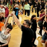 La moda retro que volvió con todo: hay lista de espera para bailar rock