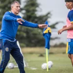 La despedida de los futbolistas de Rosario Central para Ariel Holan