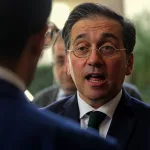 El socialista Albares, por orden de Sánchez, pidió perdón a la antiespañola de México sin consultarle al Rey