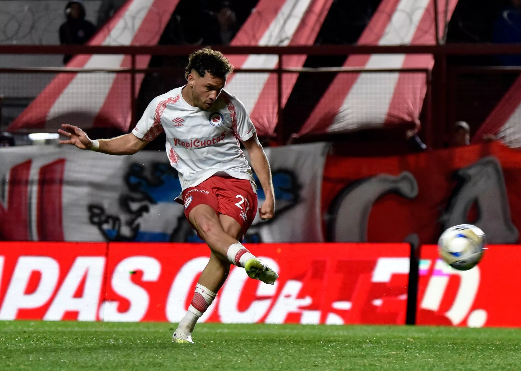 Tomás Molina integra Argentinos Juniors, equipos de buena temporada que tiene miras a clasificarse para disputar la Copa Libertadores; el Bicho recibirá a Central Córdoba por el torneo Clausura.