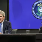 Dólares del colchón: funcionarios y políticos podrán inscribirse al nuevo régimen de inocencia fiscal