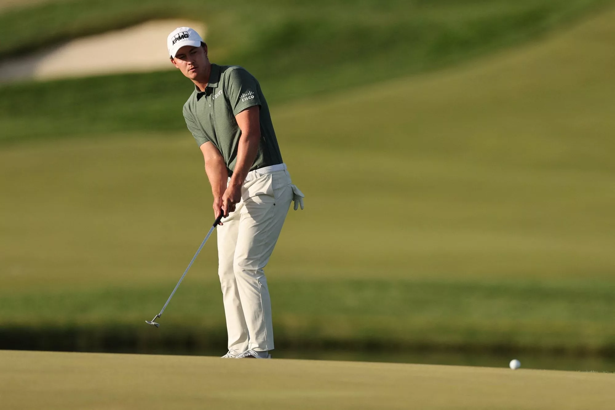 Maverick McNealy es colíder al cabo de dos vueltas en el PGA Championship, uno de los cuatro certámenes mayores del golf.