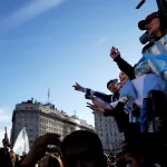 Por el partido de Argentina en el Mundial: suspenden servicios de colectivos, hay estaciones de subte cerradas y cronograma de domingo en trenes