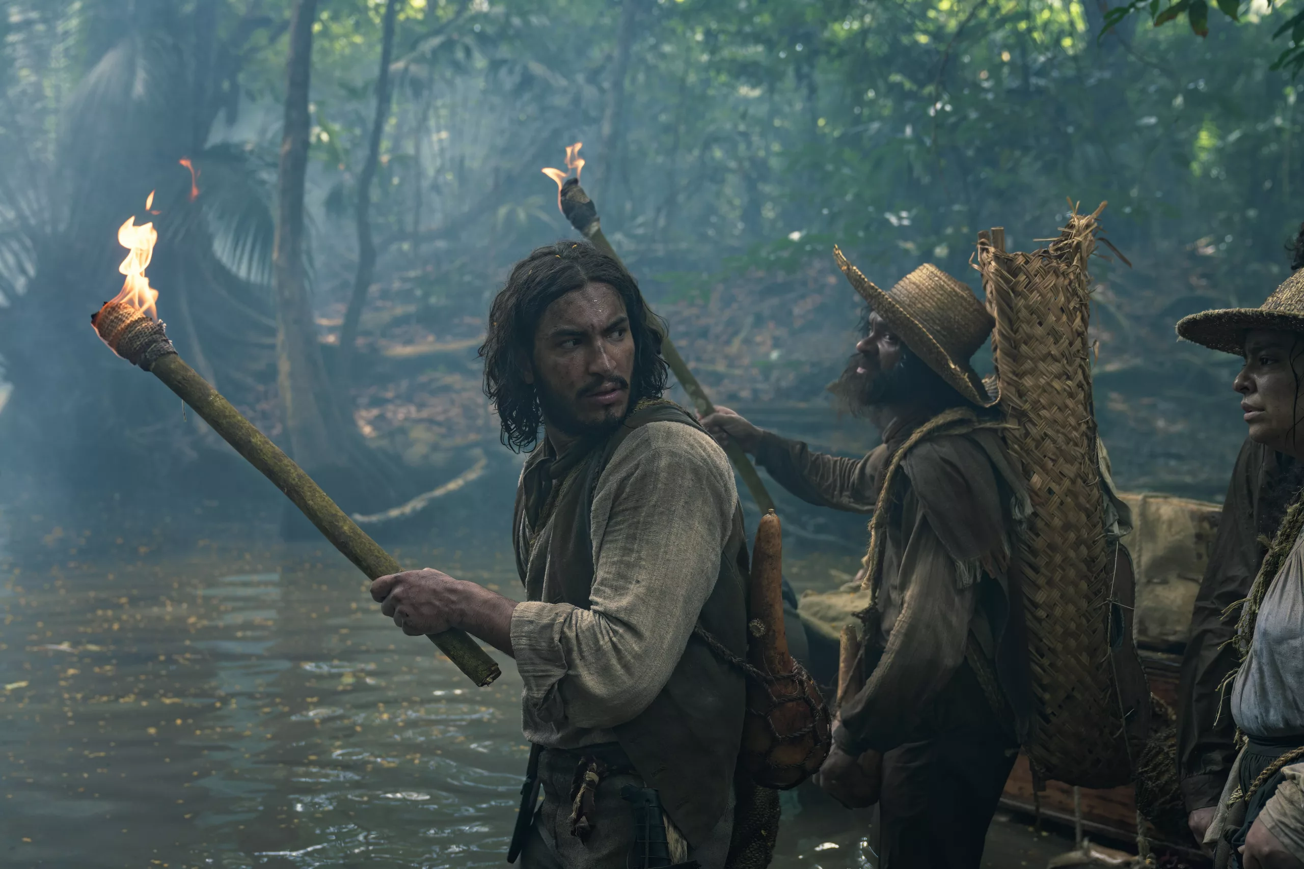 José Arcadio Buendía (Marco González) conduce a su pueblo hacia la futura Macondo.