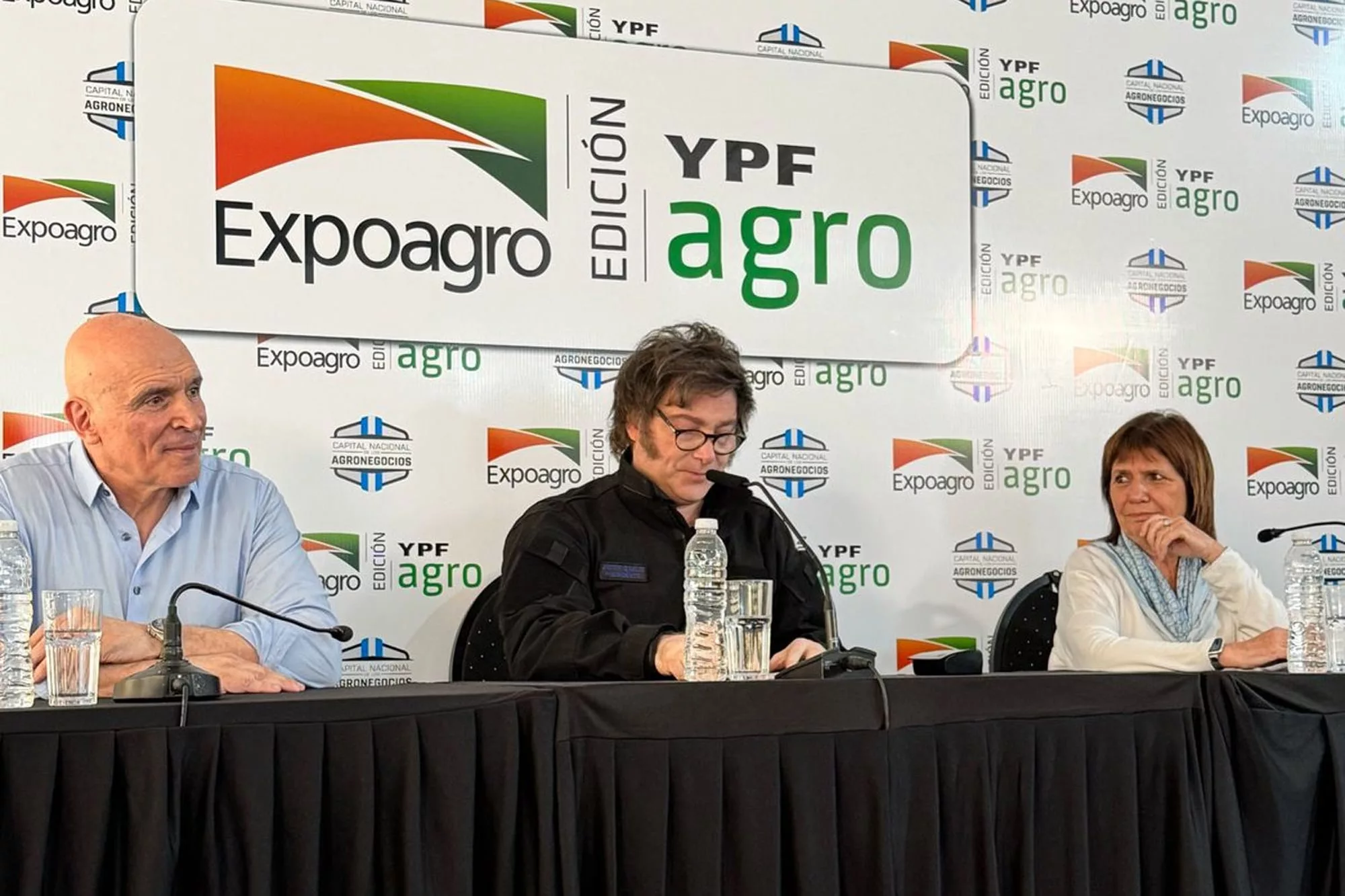 Javier Milei, junto a Patricia Bullrich y José Luis Espert, en Expoagro