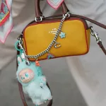 El cepillo para el pelo de tamaño mini más viral de Tiktok: solución antienredos que puedes usar como ‘charm’ en tu bolso