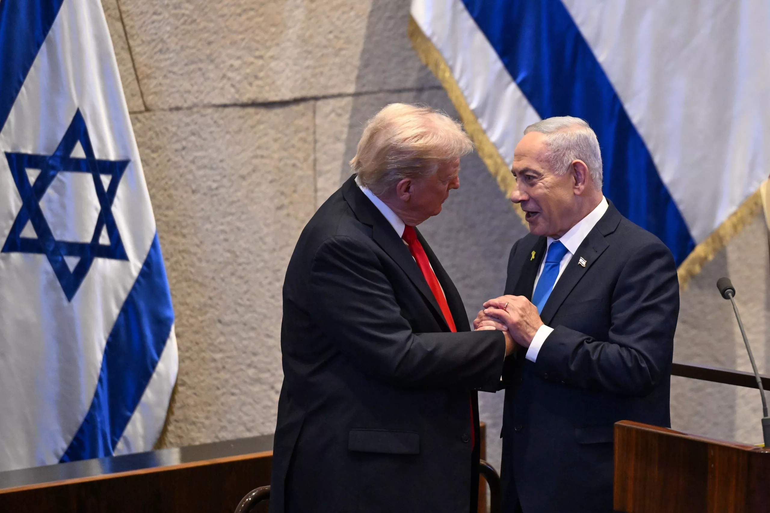 El presidente Donald Trump y el primer ministro israelí, Benjamin Netanyahu, en la Knesset, en Jerusalén. 