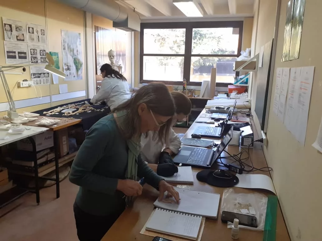 El equipo que estuvo al frente del hallazgo está conformado Julieta Gómez Otero, Ariadna Svoboda, Anahí Banegas, Ana Gabriela Millán y Hernán  Ariel Marani