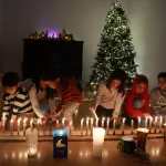 Migrar las tradiciones: el Día de las Velitas, una celebración colombiana que ha viajado hasta España