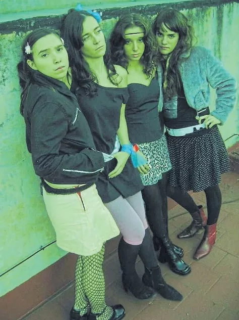 Laura Paredes, Elisa Carricajo, Valeria Correa y  Pilar Gamboa en los inicios de Piel de Lava, cuando hacían la obra Colores verdaderos 