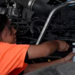 Es docente y creó una organización que capacita a mujeres en oficios