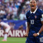 Mbappé, tras el duro partido con Paraguay: “Si hay que meter las manos en la mierda, las vamos a meter”