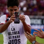Cuello selló el triunfo de San Lorenzo y festejó el gol “robando” un celular