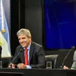 La letra chica del plan financiero: Caputo se llevará casi US$ 5.000 millones de la compra de reservas del BCRA