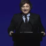 Milei en la Fundación Faro: con Adorni presente, cargó contra la política y los medios y volvió a ponderar la “moral como política de Estado”