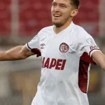 Rodrigo Castillo, con Olé: “Me imagino festejando con la gente de Lanús”