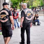 Batalla campal en La Plata: los “Hells Angels” se agarraron a trompadas con trapitos