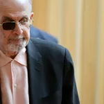 Salman Rushdie cree que vivimos en “la era de la desvergüenza”