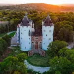 El increíble castillo de “Love Story” de Taylor Swift es real, está en EE.UU. y esconde una historia de amor