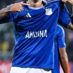 Video: el golazo de un argentino a un arquero mundialista desde atrás de mitad de cancha