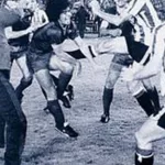 Maradona: subastan la camiseta de la famosa batalla campal con el Barcelona