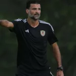 El ex jugador de Lanús que dirigirá a la selección de su país frente a la Argentina de Scaloni