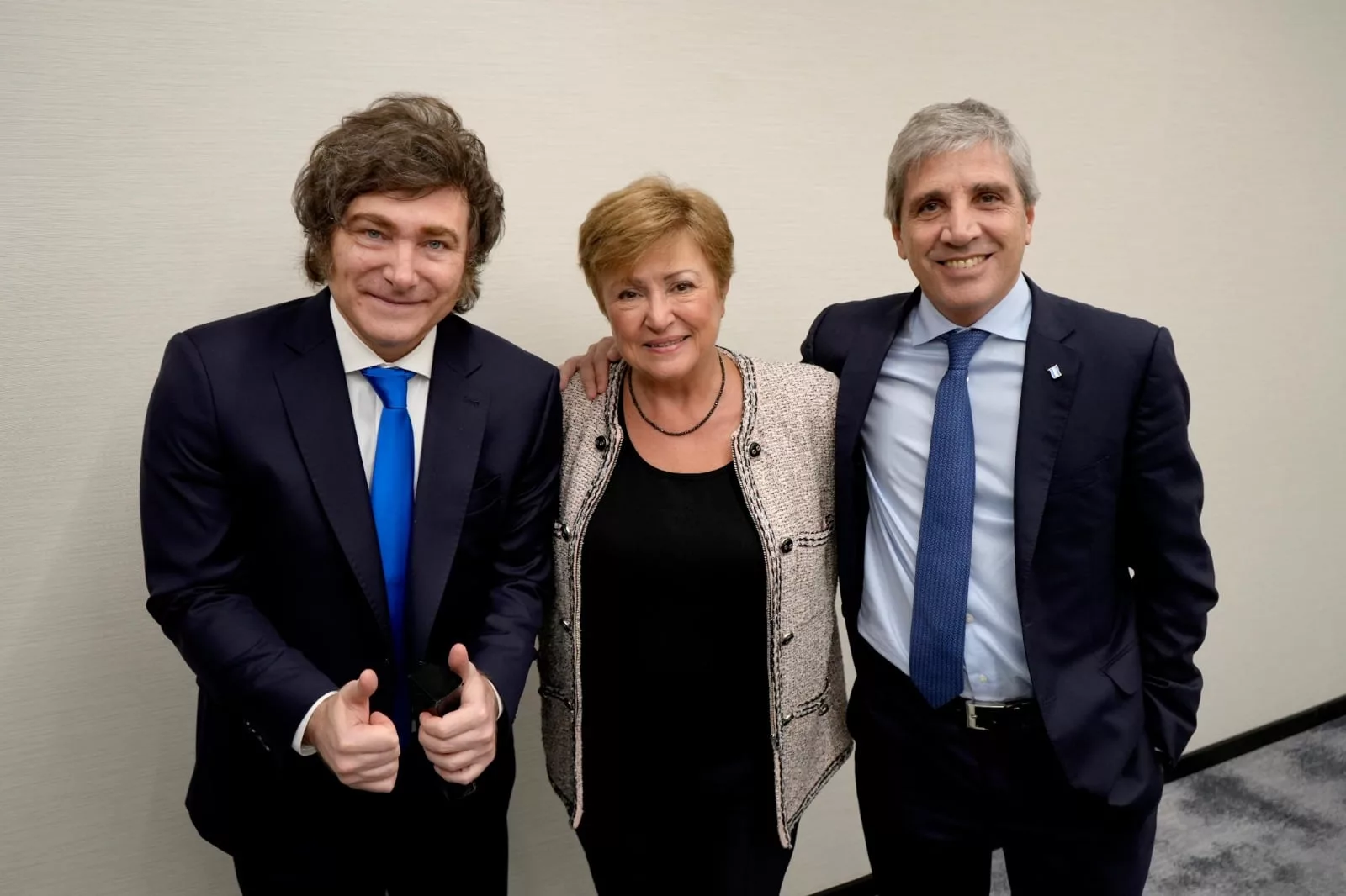Javier Milei, Kristalina Georgieva y Luis Caputo, en Nueva York.