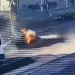 Iban siete en un auto, se metieron en el Metrobús y quedaron aplastados por un colectivo: el desesperado escape entre las llamas