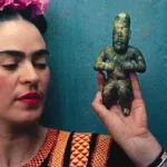 “El listón y la bomba”: nuevas claves para interpretar a Frida Kahlo desde el presente