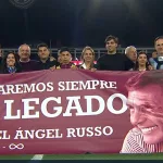 Video: emotivo homenaje a Russo en Lanús