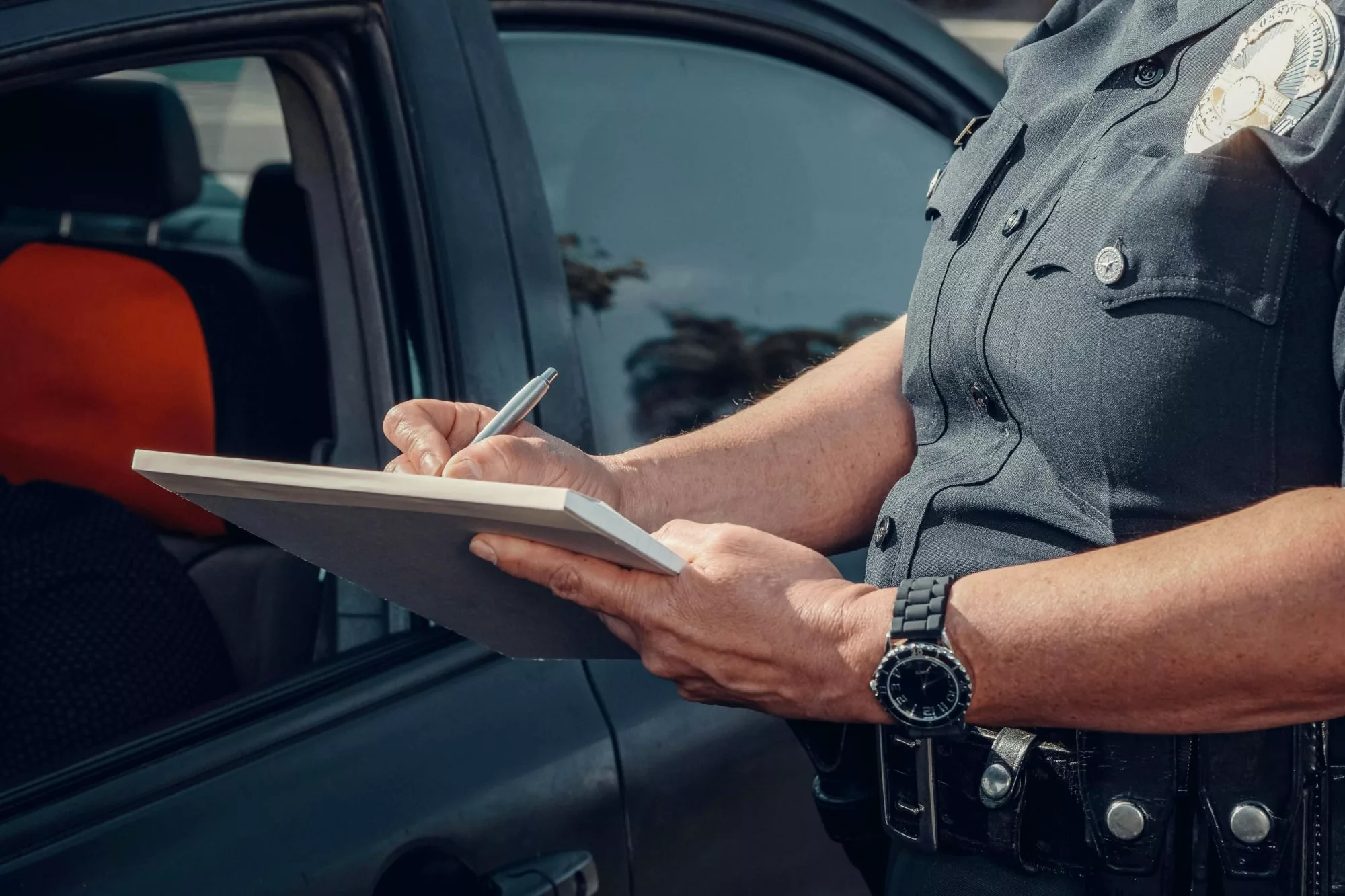 El paquete legislativo endurece las sanciones por conducción imprudente: si esta causa lesiones graves, el responsable será acusado de una falta de Clase 1; si provoca una lesión corporal grave, la acusación pasará a ser una falta de tipo A1