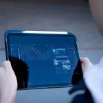 El riesgo de seguir en directo el conflicto de Oriente Próximo en plataformas hechas con IA: “Hacen que parezca casi como un videojuego”