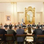 Una recepción a la medida de Milei, con pocos reclamos y los gobernadores compitiendo para llevarse el mejor saludo