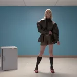 Kim Gordon, o cómo ser una leyenda del rock y el azote de Trump a los 72 años