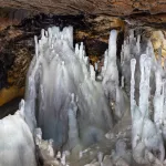 Hallan una bacteria congelada hace 5.000 años en una cueva que es resistente a diez antibióticos modernos