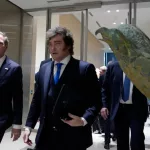 Milei dejó Estados Unidos para viajar a Chile a la asunción de Kast y luego retoma su gira al exterior