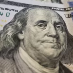 El dólar se mantiene estable y parece haber encontrado un nuevo piso al borde los $ 1.500