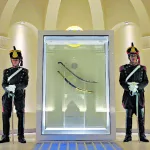 Insólito pedido: un intendente quiere usar el sable corvo de San Martín en una “teatralización”