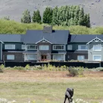 Caso Cuadernos: el detalle de las coimas que pagó la empresa que manejó el hotel boutique de Cristina Kirchner que será decomisado