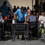 Salarios estancados, vivienda y dependencia del turismo: por qué los catalanes no notan el crecimiento de la economía