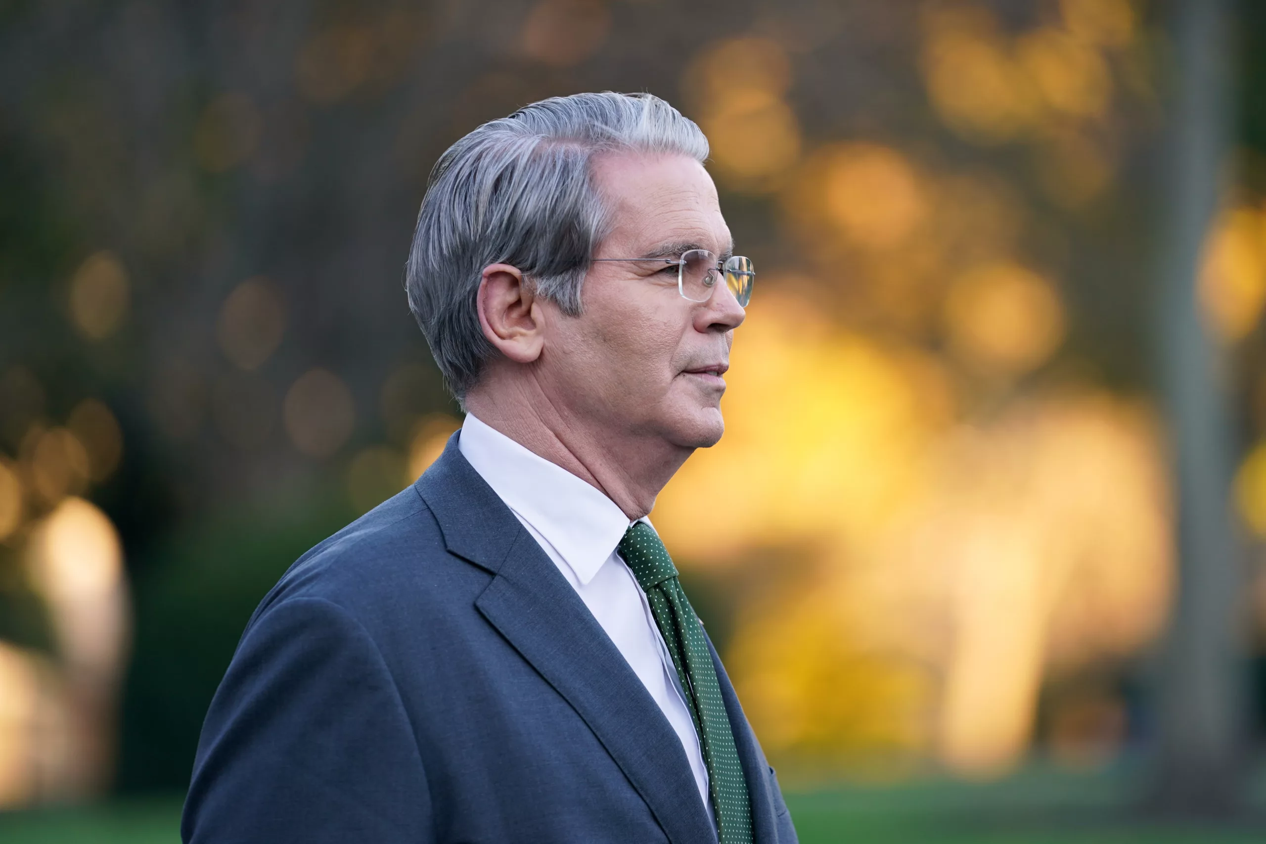 Bessent buscaría ejecutar la orden del presidente Donald Trump, que se publicó en las redes sociales el Día de Acción de Gracias y apuntaba a una variedad de problemas, incluida la