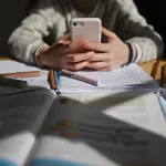 Cinco estrategias para reducir las interrupciones digitales sin dejar la tecnología