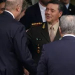 El decreto del Gobierno para financiar el reequipamiento militar con venta de privatizaciones fue recibido con decepción y críticas