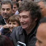 Javier Milei y sus medidas, EN VIVO: el Presidente retoma hoy la campaña de LLA por el interior con visitas a Santiago del Estero y Tucumán