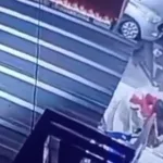 Empujó por la escalera a su mujer embarazada, le pegó en un estacionamiento y terminó agrediendo a vecinos: fue detenido