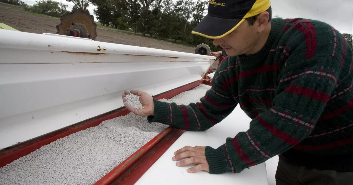 Guerra en Medio Oriente: un insumo clave para el campo dio un salto de 100 dólares por tonelada