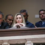 La interna, en su momento más caliente: Karina busca correr a Santiago Caputo y apunta a todas sus áreas