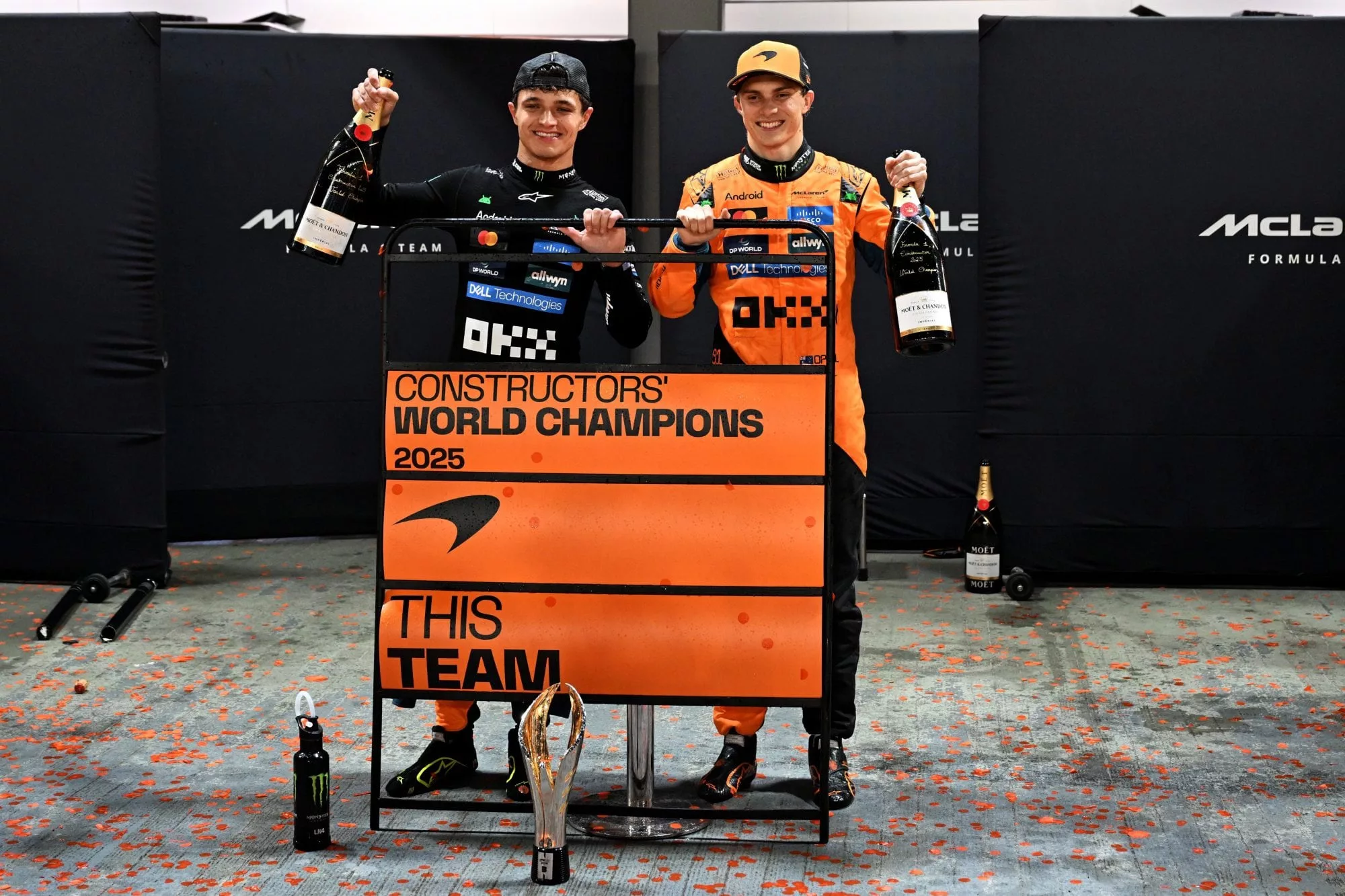 Norris y Piastri celebran la obtención del título de constructores con McLaren