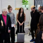 Putellas, Almodóvar, Machi y Carmena montan en ‘La revuelta’ una junta de vecinos famosos por culpa de Rosalía: “Tenemos que hacer algo con la que canta”